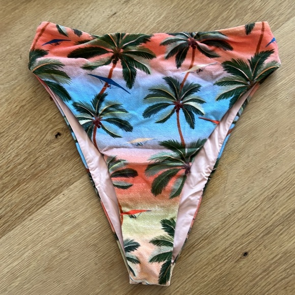 FARM Rio Bikini Set! 👙 🌴 - Picture 2 of 7